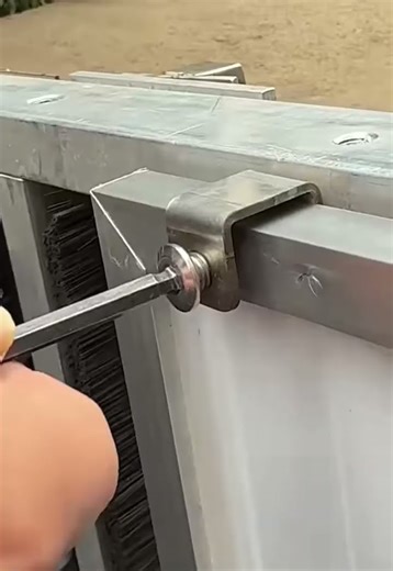 mini demo robot for solar panel