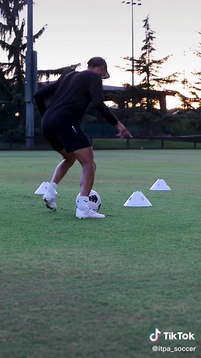 To clear the mind 🧘🏽‍♂️——This sequence is a fun one! - drag -> scissor - Cruyff -> a move the shifts you through the gate and back Some skills training to clear the mind and body Sounds funky - but drills like this have helped me in a sense fine tune or sharpen up my on the ball ability
