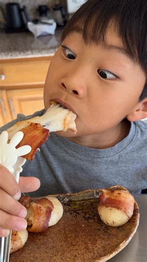 Easy Peasy Jordan on Instagram: "Bacon wrapped mochi is always a 10/10!! Crispy on the outside, soft and chewy on the inside 😮‍💨 You can dip it in a little soy sauce or eat it as is. Any way is so good!! #mochi #baconwrappedmochi"