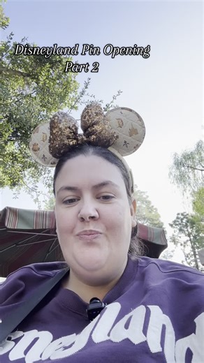 Big shocker…. I got more pins 🫣 I also found out there is a really cute ear hat set from last year that I might want too… looks like hidden Disney pins are gonna be a thing for me after all 😂. I also managed to trade the Halloween goofy for the Tramp pin, so I’ve finished the Sweet Dreams set! #disneypins #pintrading