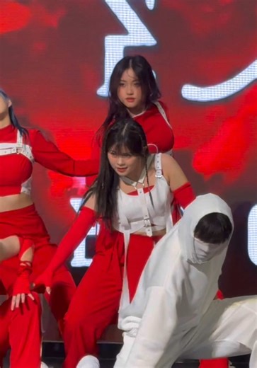 Did Everglow’s First as EU at Kpop dance cover competition✨wasn’t at the best but I’ll do better next stage💪🏻 #everglow #first #eu #kpop #kpopfyp