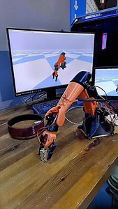 This is Pybullet simulator Do you recommend another simulator with more features, easier for AI implementation, better resolution and with ready packages It feels like I'm describing Issac sim 😆 #robotics #arm #engineering | Robotics4U