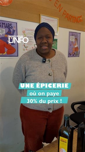 BIEN MANGER, QUAND ON EST PRÉCAIRE, CEST POSSIBLE ?! Dans cet épicerie du 20ème arrondissement de Paris, on essaie en tout cas. Grâce à une double tarification, les personnes avec les revenus les plus modestes peuvent avoir des belles réductions, faisant une énorme différence sur le ticket final. Derrière le projet « Saveurs en partage », il y a 5 femmes, dont Marna, qui a elle-même connu la précarité alimentaire. Pour elle, chacun doit pouvoir manger de bons produits, peu importe son porte-feui