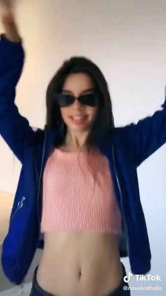 🌟 Her Midriff was made for Crop Tops! 🌟 CR: cindy_carvalho | Tags: Midriff, Belly, Tummy, Abdomen, Navel, Belly Button, Ombligo, Waist, Crop Top