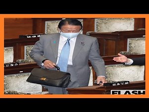 “マフィア・スタイル” 麻生太郎氏が愛用する特注品「サッチェルバッグ」イタリア革製で学生時代にルーツが（SmartFLASH） - Yahoo!ニュース
