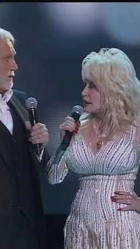 Kenny Rogers & Dolly Parton sing their emotional song Islands In The Stream 2017 pt1