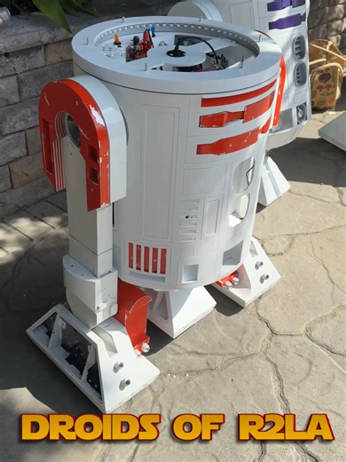More droids from the annual droid builder meetup R2LA hosted by Mike Senna. Now in its 19th year, this private event gathers some of the most talented droid builders all over the country. If you see your droid, be sure to comment as to which one is yours. #droidbuilders #starwarsrobots