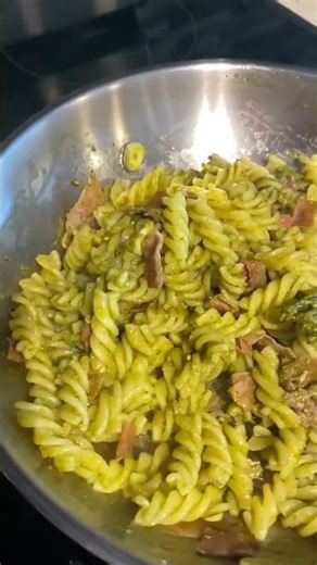 Cooking Rotini pasta with prosciutto and hot peppers
