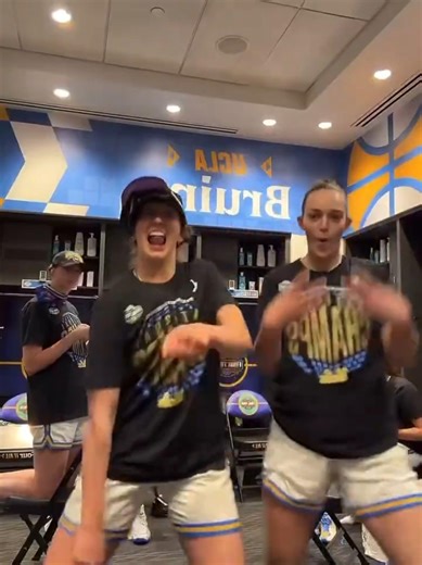 😂 Natty TikTok dance ft Gianna Kneepkens & Angela Dugalic | UCLA Women's College Basketball Final 4