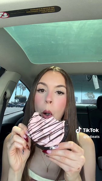 Crumbl Cookies Mukbang Review