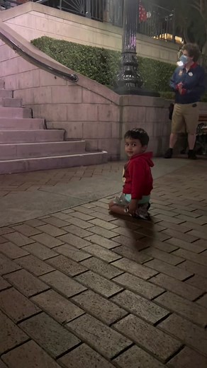 The most magical Disney moment meeting his best friend, Mickey #disneymagic #disney #mickeymouse #minniemouse #disneyland #disneylandcalifornia #magickey #adventureswithtoddlers #thingstodowithtoddlers #thingstodowithkids #socal #magickeyholder