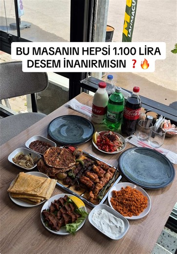 Denizli’de @mugolahmacunkebap ’da 2 Kişilik Izgara Menü tam anlamıyla fiyat/performans menüsü ✌️ 📍2 Kişilik Izgara Menü 1.100 Lira Karışık Izgara Menü İçeriğinde 2 Adet Fındık Lahmacun• 1 Şiş Adana Kebabı•2 Şiş Kuzu Ciğer•2 Şiş Kuzu Eti•1 Şiş Tavuk Eti•1 Şiş Kanat Yanında 1 Litre İçecek (seçmeli)•Çiğ Köfte•Haydari•Bulgur Pilavı•Acılı Ezme•Salata•Pişmiş soğan•Lavaş (ikram) 📍Kampanya restoranda 4 kişiye kadar sınırlıdır Lezzet, çeşit ve doyuruculuk tek masada toplanmış. Bu fiyatlara böyle masa z
