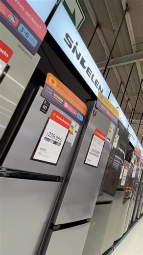 Lider on Instagram: "¿Es momento de cambiar el refri? 🧊😅 En Lider encuentras el refrigerador que necesitas para todo momento, vivas solo o con una familia grande 💙 Encuentra marcas como Samsung, Hisense, Midea y muchas más, en tu Lider más cercano o en Lider.cl, con despacho GRATIS por compras sobre $49.990 🚛📍 #Lider #LiderCL #Refrigeracion"