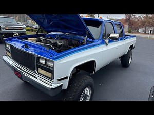 Crew cab short bed 1 ton squarebody wooah that’s a rare combination what is under the hood is crazy