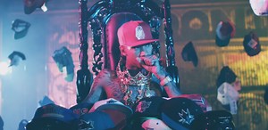 Tyga (Feat. Chris Brown) - SnapBacks Back