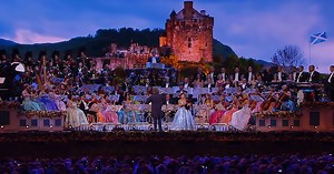 André Rieu performs Scottish ‘Highland Cathedral’ on a fairytale stage