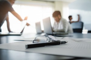 Angajații unei instituții din Botoșani stau mai mult la serviciu – NOUL program de lucru