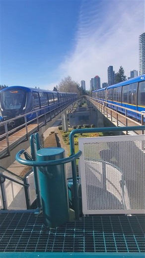 (Double V!) Skytrain Mark V leaving Royal Oak station #skytrain #translink #transit