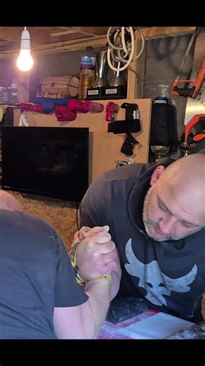 Raw Armwrestling session