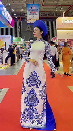 Tự hào là người con của Việt Nam và được khoác lên mình chiếc áo dài truyền thống văn hoá dân tộc❤️#Thuongvo #Vothithuong #catwalk #aodai