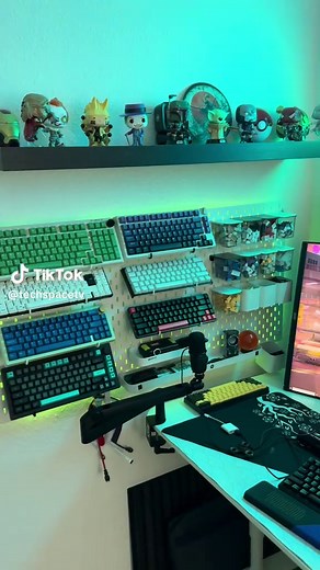 How many speakers do you see???? #question #speaker #techtok #setup #rgb #weekendvibes