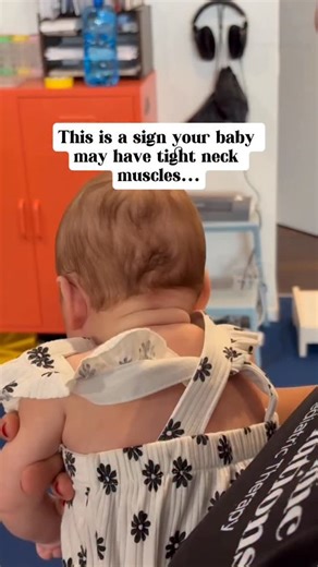 Did you know a consistent head turn can be a sign of tight neck muscles? 👶🍼 When neck muscles are tight on one side, they can pull a baby’s head off center, making it harder to turn both ways, bring their hands to midline, or move symmetrically. In this clip, we’re gently guiding the head into rotation to help lengthen tight neck muscles and encourage more balanced movement. Why this matters: Midline control supports rolling, reaching, transitions, and smoother overall motor development. If yo