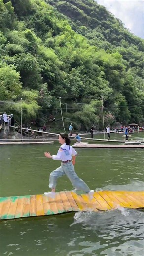 The queen has arrived, everyone step aside #Banhe Grand Canyon Water Walking #Water Walking Skill
