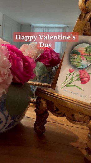 I collect old postcards & this one is from 1901. I love the artwork, the stamps & the detailed printing. This one seems to be about unrequited ❤️