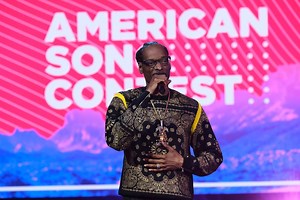 Snoop Dogg Shares Precious Photo of His 3 Granddaughters in Matching Bows