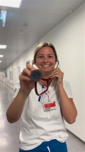 Akutafdelingen Bispebjerg Hospital on Instagram: "1. søndag i advent ✨🎄 I går holdt vi den årlige julefrokost i Akutmodtagelsen Bispebjerg – en rigtig hyggelig aften med både læger, sekretærer og sygeplejersker. Mens nogle festede, holdt A-holdet vagten og tog sig af patienterne som altid. Vi andre skiftede kitlerne ud med glimmer for en stund🥼🩺🪩 Glædelig 1. søndag i advent! 🌟#bispebjerghospital #bispebjergogfrederiksberghospital #akutmodtagelsenbispebjerg #mitbispebjerg #byensbedsteakutmod