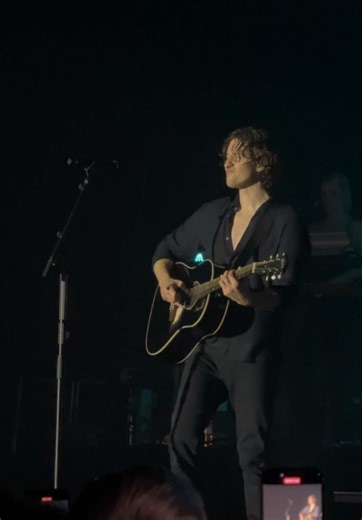 Hearing this song live >>> #deanlewis #waves @grace