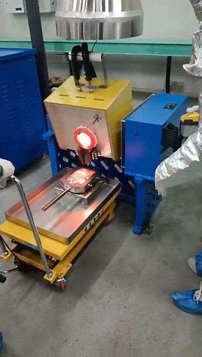 Anode plate casting process.#foryou #anode #refining #electrolysis