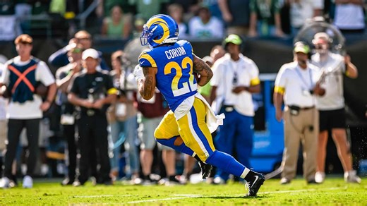 HIGHLIGHTS: Rams RB Blake Corum changes directions to get a 12-yard gain against the Eagles
