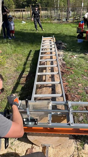 39 reactions · 4 comments | Mondays 﫠 Milled down this pine tree into thick 4” slabs with my alaskan mill and the stihl 064av 﫡 #stihl064av #gudö #vendelsö #tyresö #woodworking #stihl #slabs #pine #lokalt #motorsåg #thick #videotherapy #again #mondaymorning #satisfying #summertime | Papaslab | Facebook