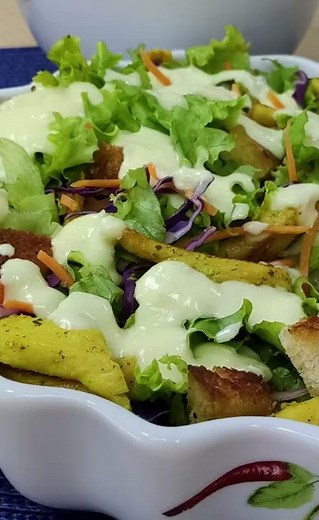 CAESAR SALAD | A quick and delicious option - Dika da Naka | #shorts