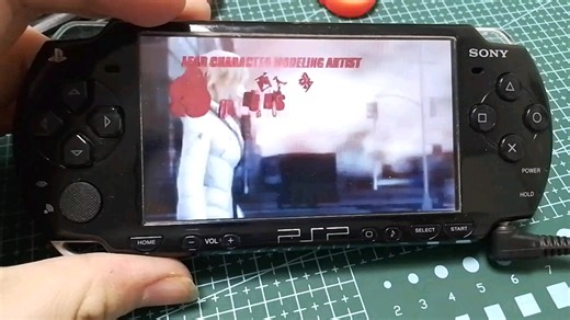 无梦老咸鱼~索尼psp不开已经修复，但是发现了怪问题，本人修过的psp超过2000台，这个问题第一次看到，估计是面盖或者下面功能板子断裂造成的双duff。下