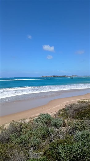 The Cockle Train.. Approaching Victor Harbor with a view of Granite Island and The Bluff on October 9th 2025.. #railandroadphotography #cockletrain #thecockletrain #steamranger #steamrangerheritagerailway #victorharbor #fleurieupeninsula #visitvictorharbor | Rail and Road Photography.