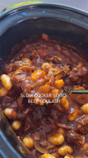 Sarah Pound | 30 DAYS OF SLOW COOKER RECIPES DAY 16/30 Slow Cooker Beef Goulash With Mushrooms & Gnocchi For the full recipe, comment RECIPE below and... | Instagram