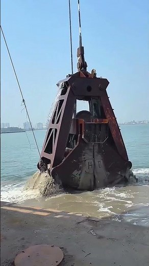Grab bucket operation of grab dredger