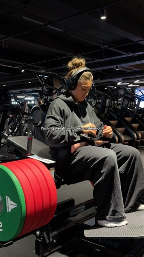 Showing up with no motivation will always be better than not showing up at all 🤍 ​#gym #fitness