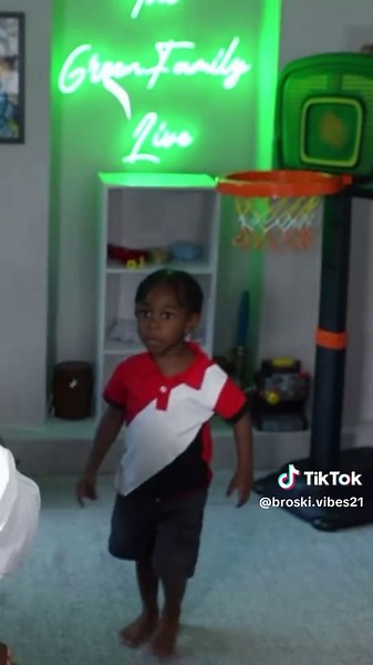 Broski's Hilarious Challenge with the Green Family