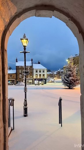 2.4K reactions · 138 shares | How magical does Alnwick look in the snow Images were taken this morning by local based photographer @amandajaynebirdart #alnwick #northumberland #alnwickmarket #visitnorthumberland #alnwickgarden #alnwicksnow #alnwickchristmas | All About Alnwick | Facebook