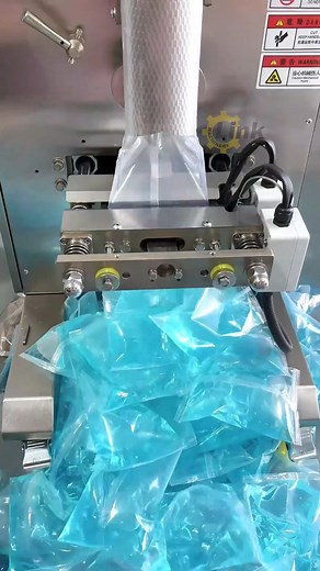 Stable Flow Liquid Packaging Machine: Suitable for the stable feeding and sealing of fluid liquids such as beverages, liquids, and seasonings. #waterpackagingmachine #watersachetpackingmachine #oilpackingmachine #fruitjuice #edibleoil #soysauce #orangejuice #filling #drink #Foodliquidpackagingmachine | Link packing machine company