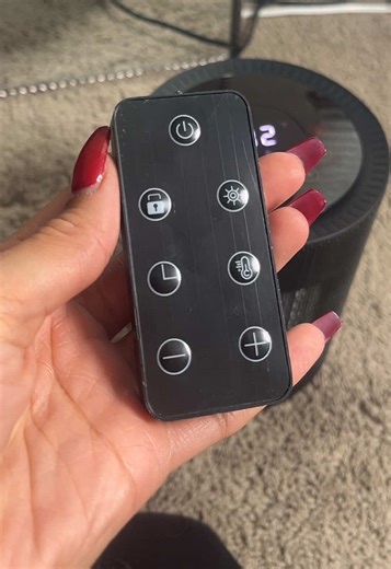 🔥 Touchscreen Space Heater This little powerhouse comes in handy more times than I can count! 💨 Perfect for keeping warm at work when the office feels like a freezer ❄️ or for cozying up your bedroom at home 🛏️ it can be used just about anywhere! I absolutely love that it’s touchscreen, making it super easy to adjust the temperature up or down with just a tap. 🌡️ Plus, it features a child lock safety button, so once it’s on, no one can mess with your settings 👶🔒. It also comes with a remot