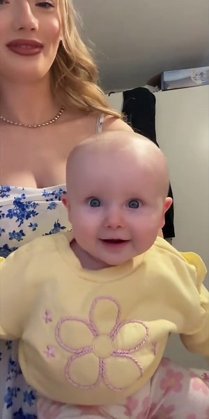 Loved a dance my girl ❤️❤️#dancewithbaby #youngmum #teenmum #girlmum #mumsoftiktok