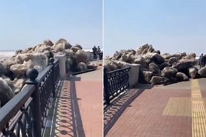 Cuando el hielo se traga la tierra: el impresionante desborde del río Amur en Siberia