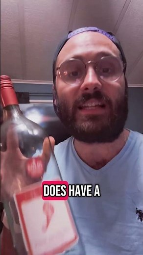 Barefoot Pink Moscato review: classy bottle, juicy chaos inside 🍷😂 #WineTok #Shorts #review