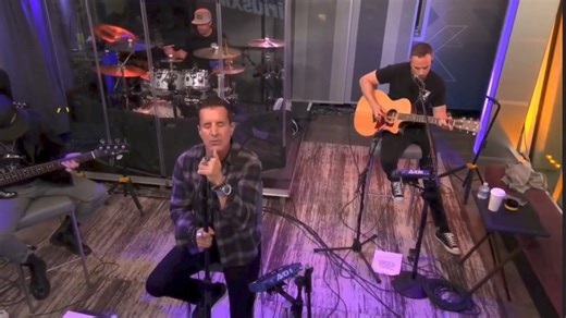 E vocês querem mais um clássico do Creed acústico? 😁 Então apreciem 'With Arms Wide Open' acústico nos estúdios da SiriusXM, em NYC! | Creed Brasil