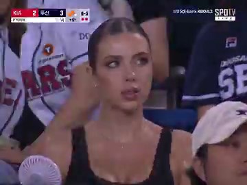 ''Rostros'':Por una mujer perfecta que apareció en la Liga Coreana de Béisbol (KBO League)