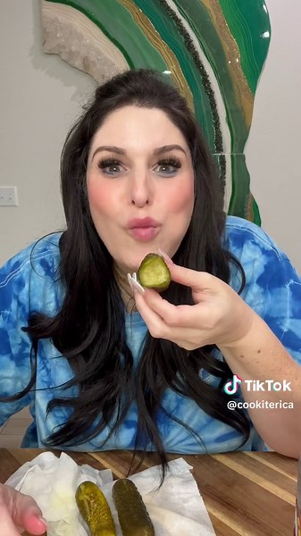 Whats the difference between pickling & brining pickles? In this video I show you the difference! #pickles #lifeontiktok #tiktokpartner